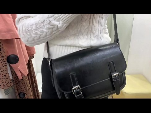 ❤️ Јавна мастурбација на младата кучка FeralBerry со дилдо во фитинг просторијата ☑ Ебате видео на mk.pornochaturbate.ru ❌❤